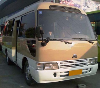 出售2006年1月華西中巴19座