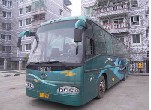 2002年6月的夏門金龍6115型，51座，后置康明斯300C發(fā)動機
