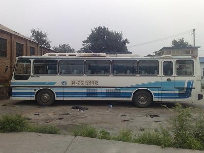 出售首都醫(yī)科大學(xué)用98年57座黃海大客班車