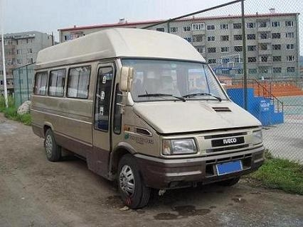 車展超豪華依維柯17坐