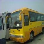 03年50座金龍客車。