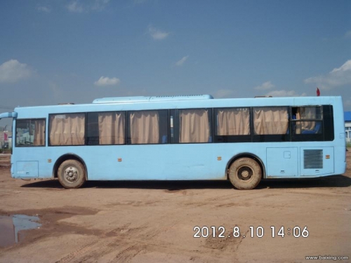 亞星城市客車。12米。荷載80人，兩臺。車力爭，特好使。
