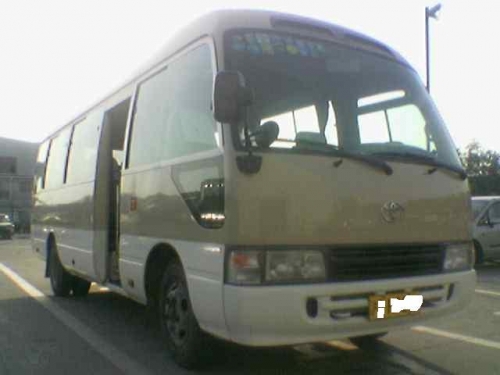 出售02年四川豐田考斯特30座非營運柴油滬C牌照手續(xù)齊全