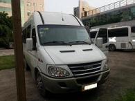 09年依維柯17座高配封閉車窗型國3柴油車