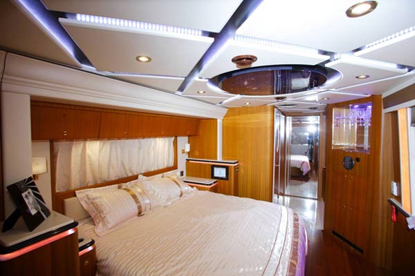 申龍SLK5180XLJ房車(chē)（柴油國(guó)四2-9座）