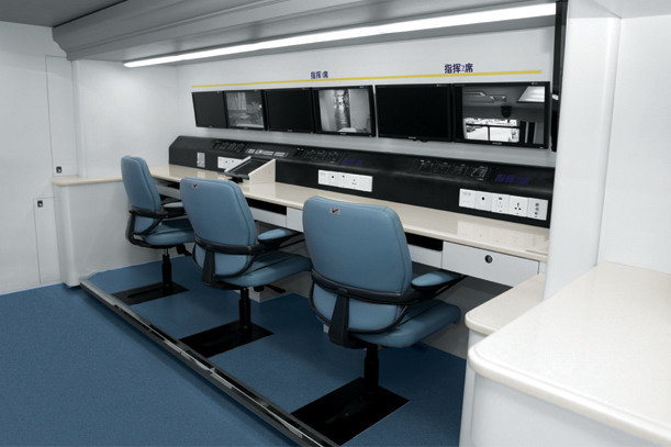 金旅XML6125“天驕”指揮車(chē)（柴油5-9座）