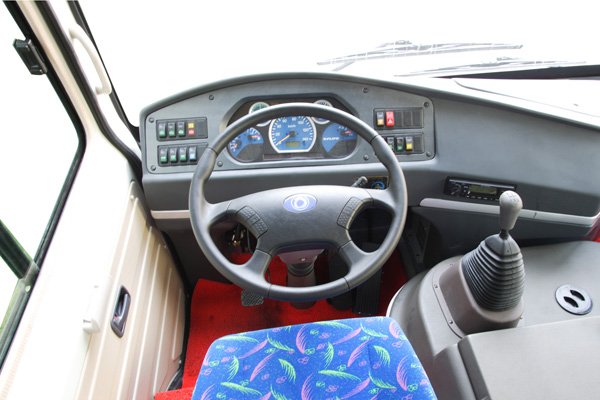 申龍SLK6660C3GN5客車（天然氣國(guó)五24-26座）