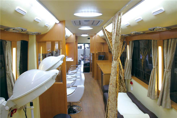 宇通ZK5180XZS6展示車（柴油國(guó)五2-9座）