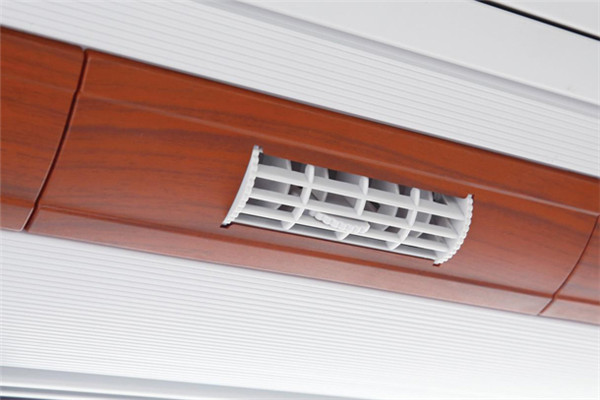 金旅XML6122JHEVD5客車（柴油/電混動(dòng)國(guó)五24-60座）