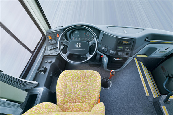 金旅XML6122JHEVD5客車（柴油/電混動(dòng)國(guó)五24-60座）