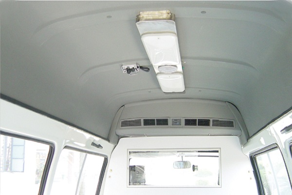 金旅XML5035XJH65救護(hù)車(chē)（汽油國(guó)五5-7座）