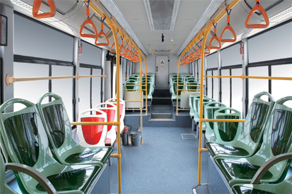 金旅XML6105JHEVG5C公交車（柴油/電混動(dòng)國(guó)五20-36座）