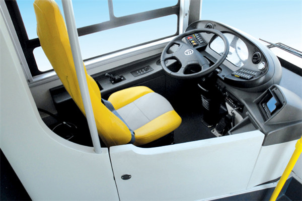 金旅XML6105JHEVF5CN公交車(chē)（NG/電混動(dòng)國(guó)五20-36座）