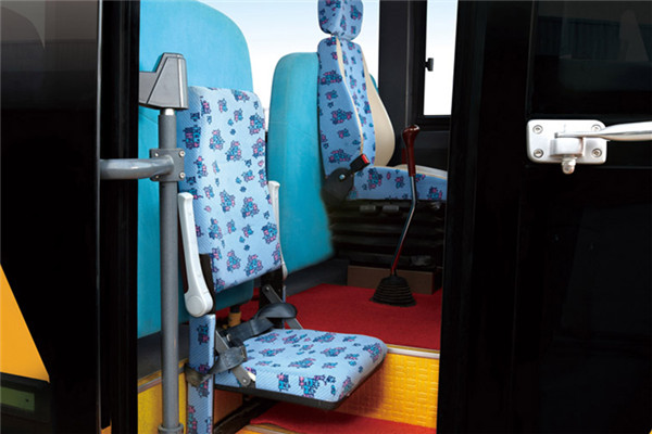 金龍XMQ6100ASD52中小學生專用校車（柴油國五24-50座）