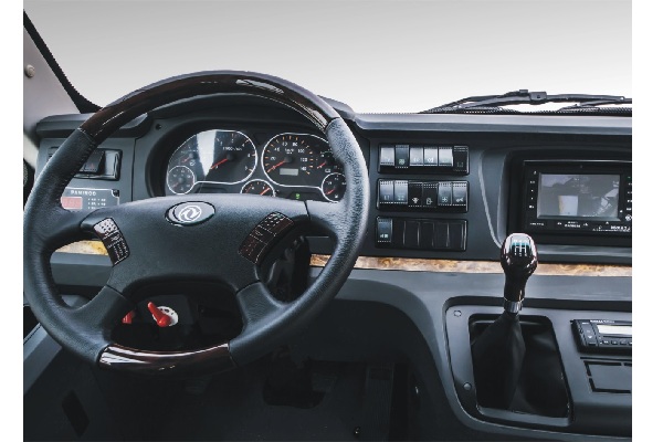 東風(fēng)超龍EQ6880STV小學(xué)生專用校車（柴油國(guó)五24-53座）