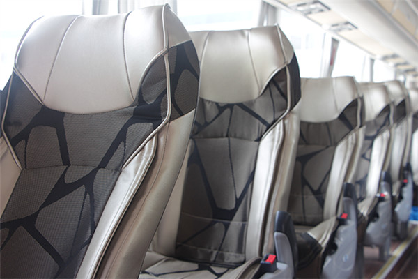 南京金龍NJL6125HEV客車（柴油/電混動(dòng)國五24-52座）