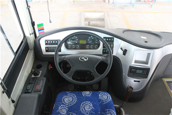 南京金龍NJL6107YA5客車（柴油國(guó)五24-55座）