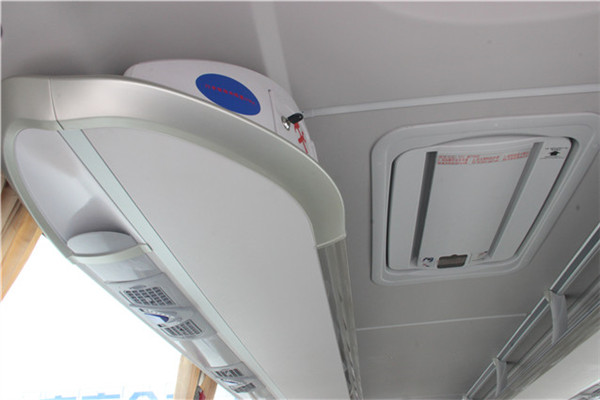 南京金龍NJL6107YA5客車（柴油國(guó)五24-55座）