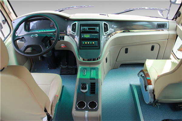 南京金龍NJL6806BEV13客車（純電動24-31座）