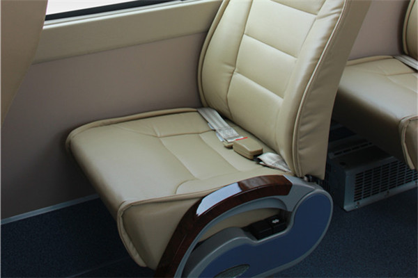 南京金龍NJL6806BEV7客車（純電動24-31座）