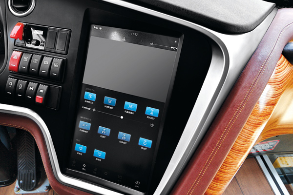 金旅XML6129J15S客車(chē)（柴油國(guó)五24-55座）