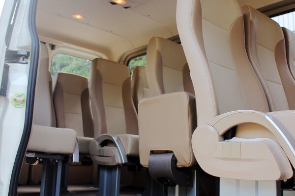 金龍XMQ6593KED5C1輕型客車(chē)（柴油國(guó)五10-14座）