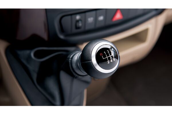 金龍XMQ6593KED5C1輕型客車(chē)（柴油國(guó)五10-14座）