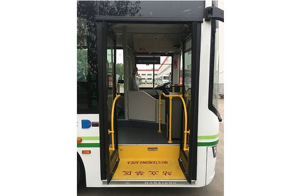 上海萬(wàn)象SXC6120GBEV8公交車(chē)（純電動(dòng)10-50座）