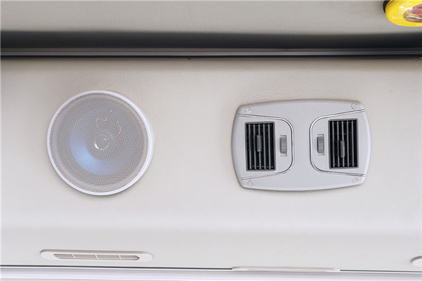 海格KLQ6758AE50客車（柴油國(guó)五24-31座）