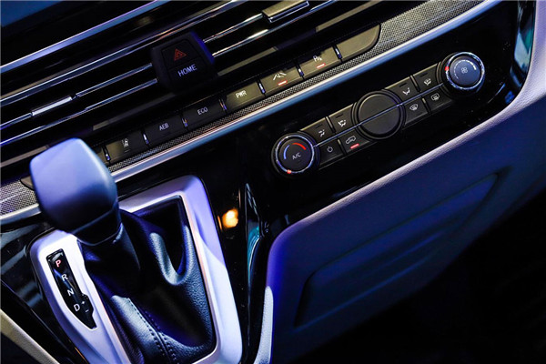 上汽大通SH6551H2DB多用途輕客（柴油國(guó)六7-8座）