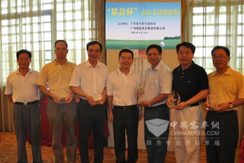 “精益杯”高爾夫球邀請賽參賽者合影