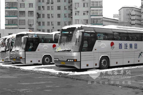 裝配玉柴發(fā)動(dòng)機(jī)的兩會(huì)服務(wù)用車