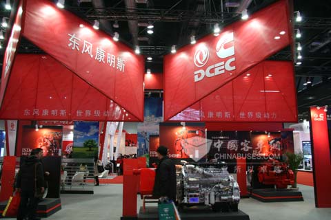 東風(fēng)康明斯紅裝亮相