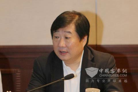 濰柴動(dòng)力董事長譚旭光主持會議并講話