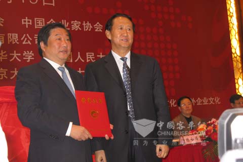 濰柴動(dòng)力股份有限公司被授予“全國(guó)企業(yè)文化示范基地”稱(chēng)號(hào)