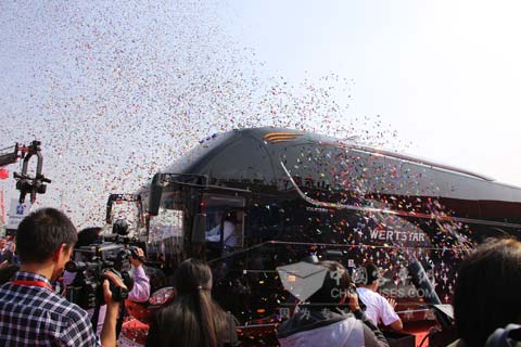 星標(biāo)準(zhǔn)客車發(fā)布瞬間