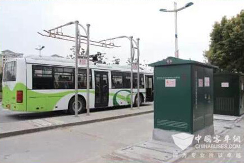 上海崇明城橋1號(hào)公交線配備的TN-QCZ03充電站