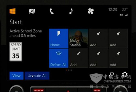 點(diǎn)擊頂部的選項(xiàng)可進(jìn)入地圖、手機(jī)、音樂或者空調(diào)系統(tǒng)（HVAC）的界面